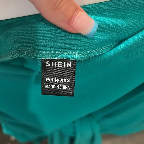 Green skirt - Picture 4 of 4